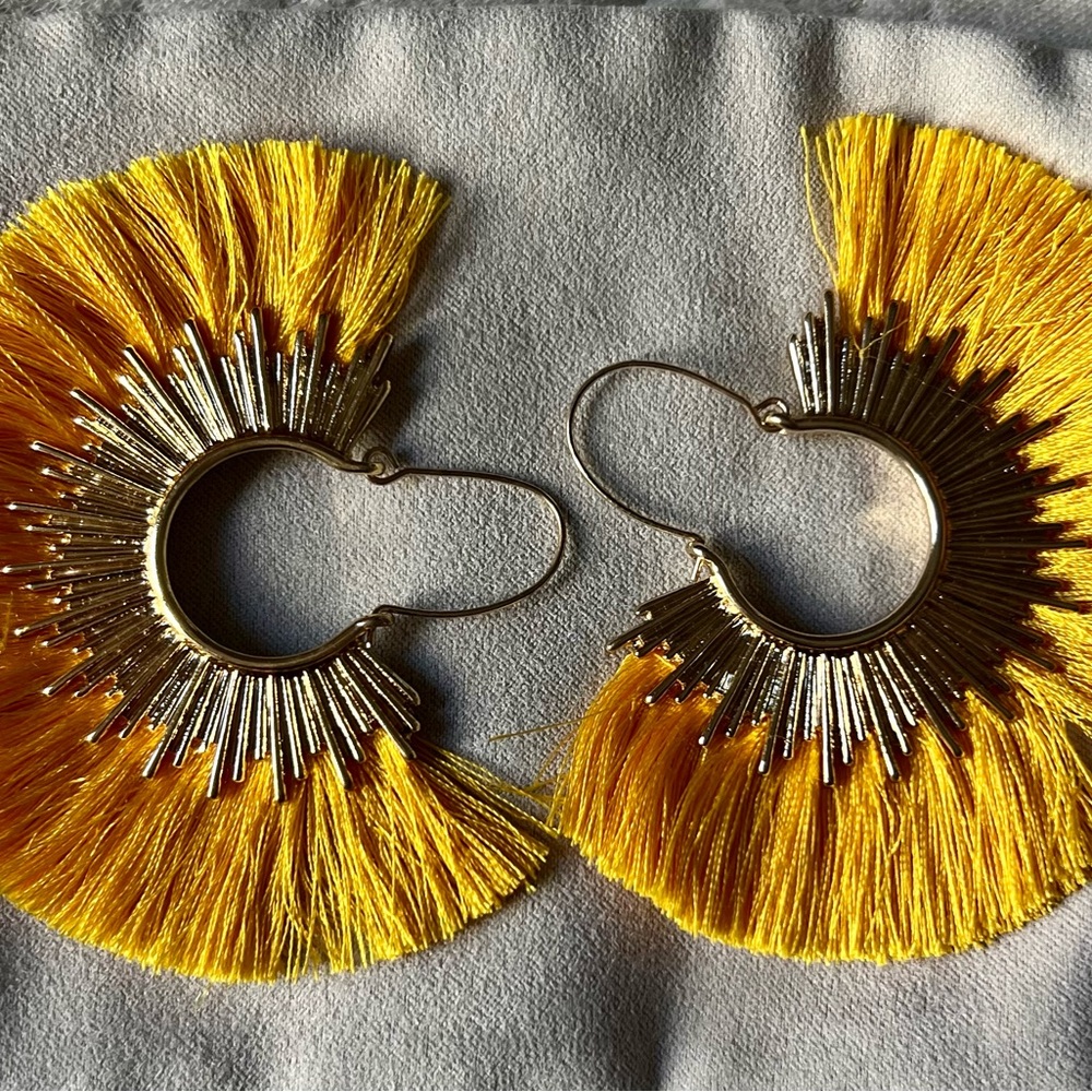 Yellow statement earrings - Picture 6 of 7